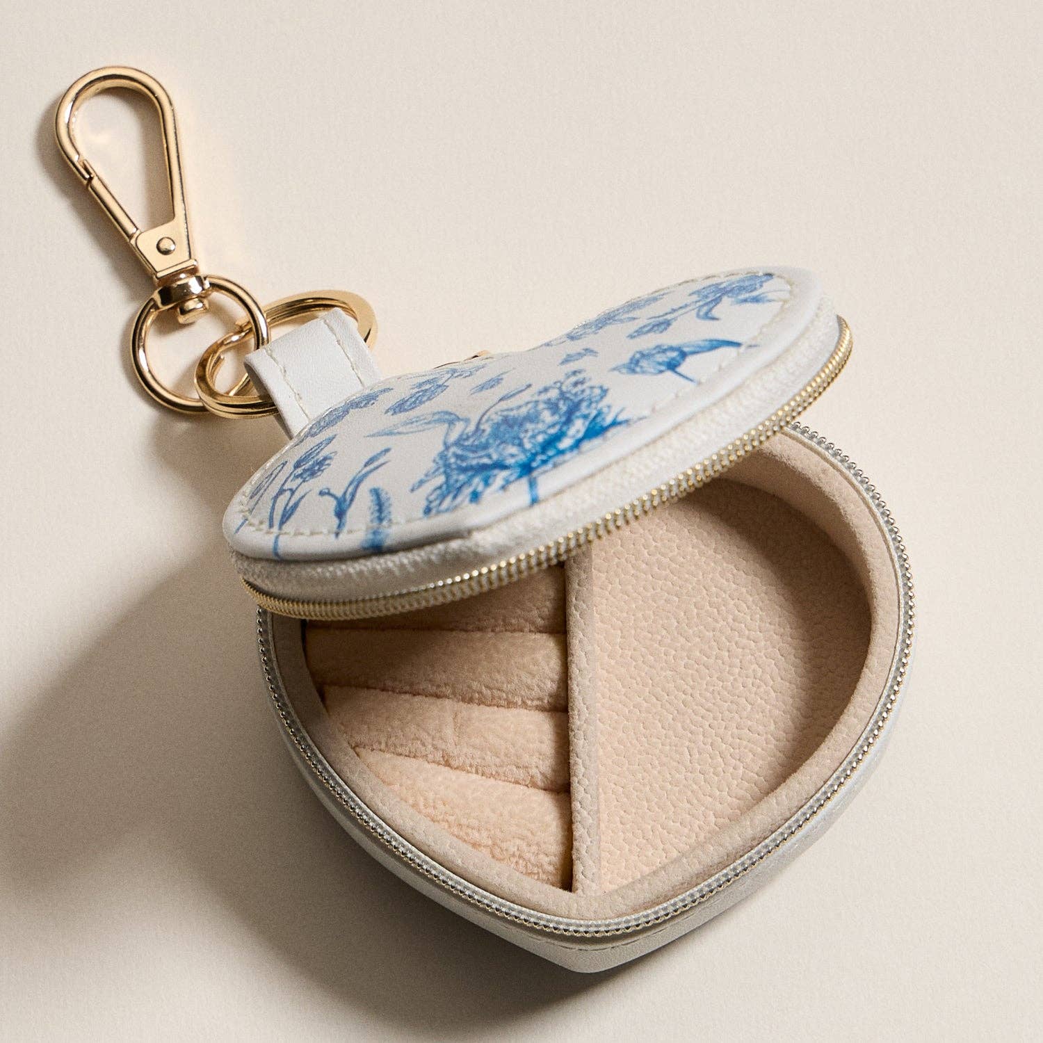 Heart-Shaped Jewelry Travel Case with Keychain – White & Blue Floral Print