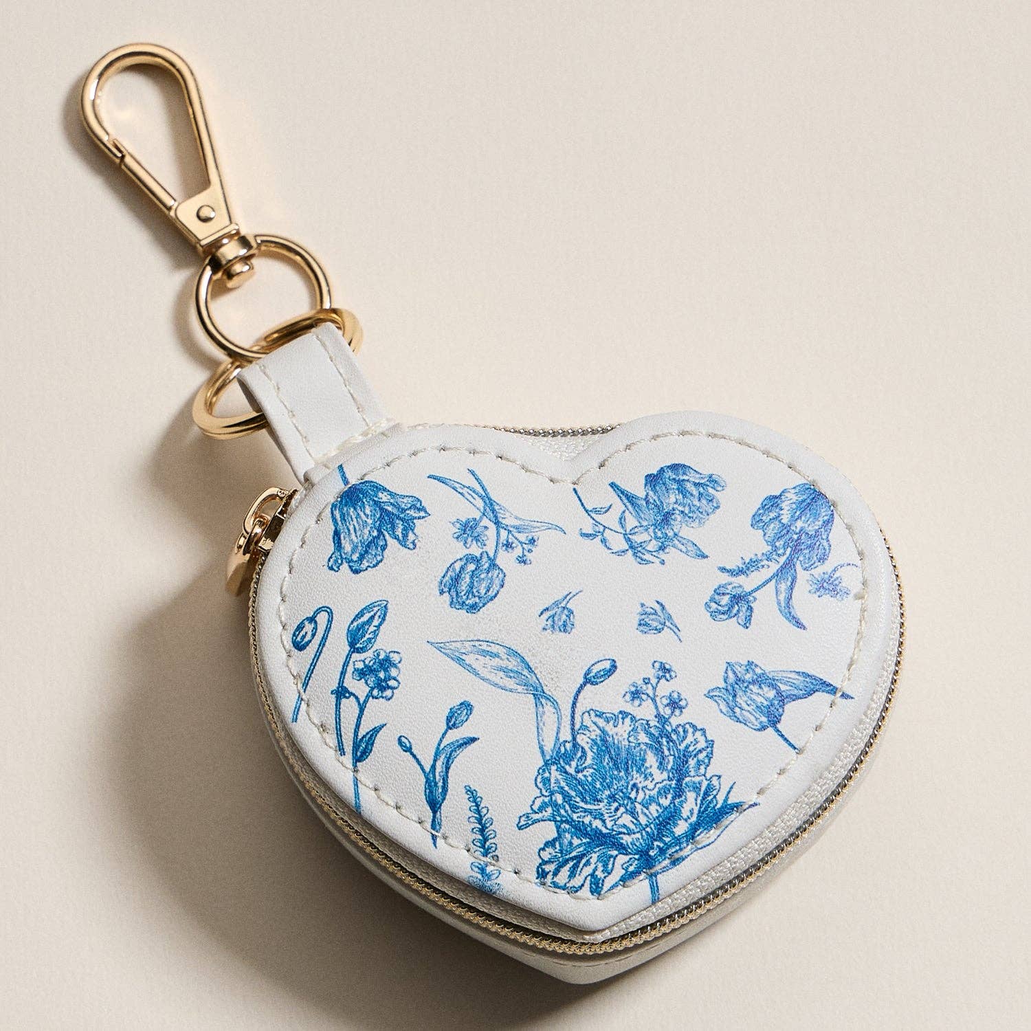 Heart-Shaped Jewelry Travel Case with Keychain – White & Blue Floral Print