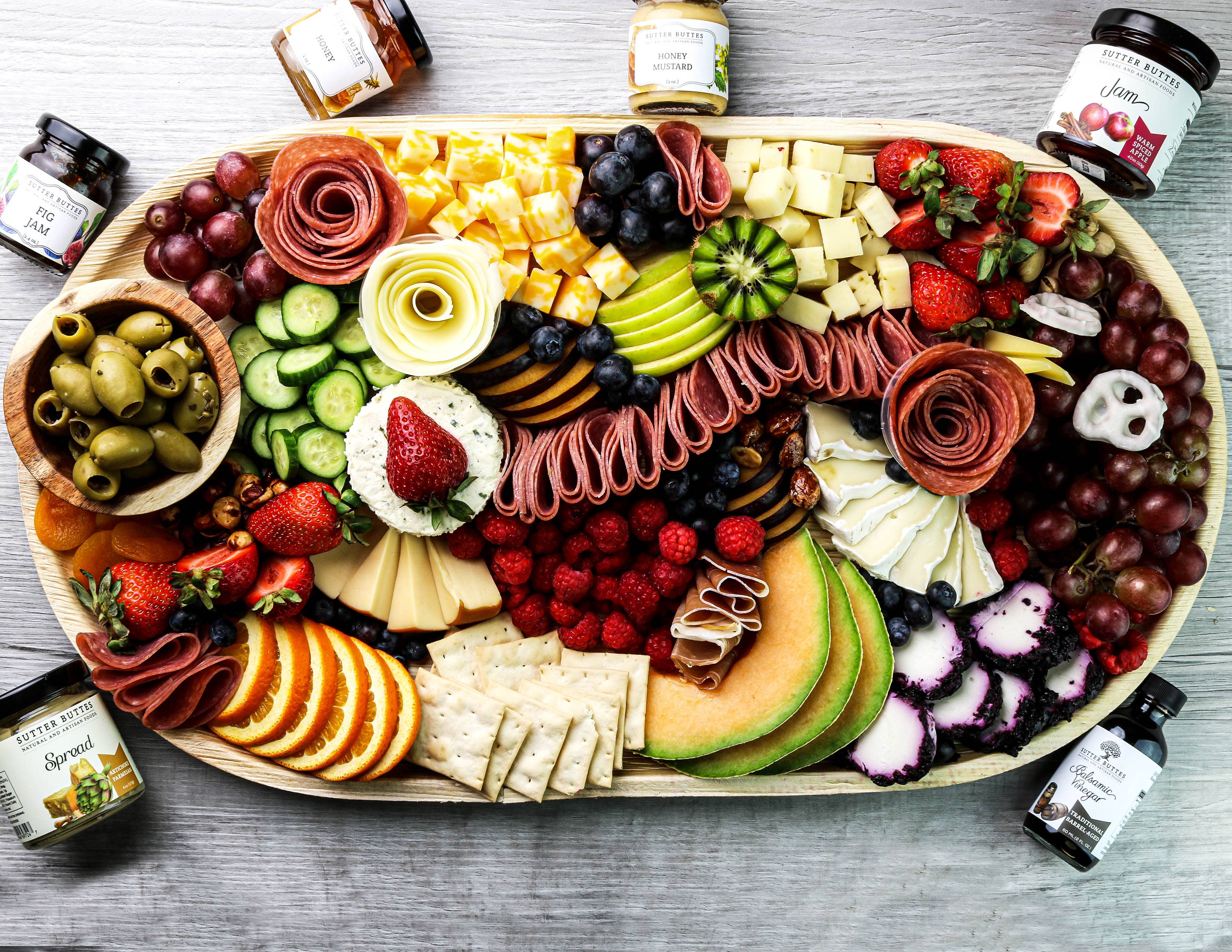 Charcuterie Starter Kit – Gourmet Appetizer Gift Set
